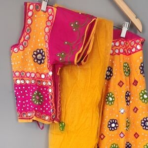 STUNNING Rajasthani lehnga, never worn. Sz small.